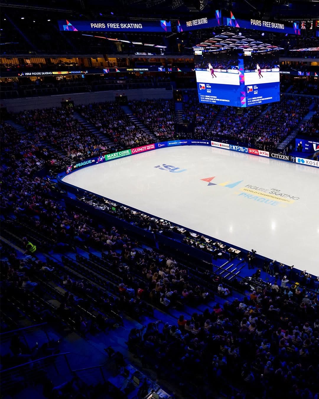 Zaplněná O2 arena během mistrovství světa v krasobruslení Prague 2026