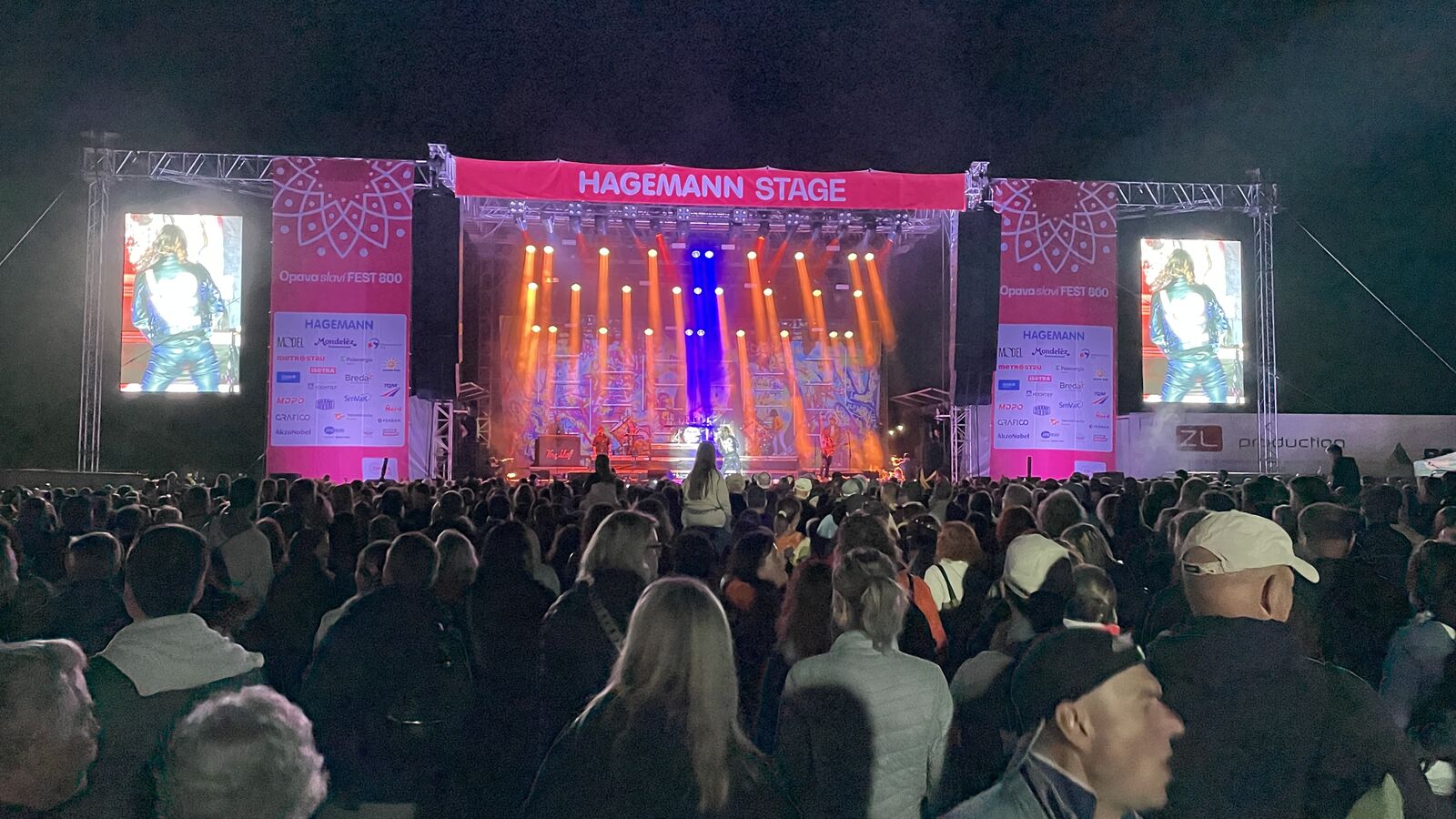 Městské slavnosti Opava slaví FEST 800 s hlavním pódiem